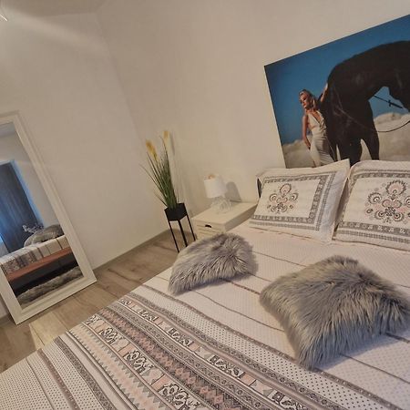 קריובה Apartament De Lux מראה חיצוני תמונה