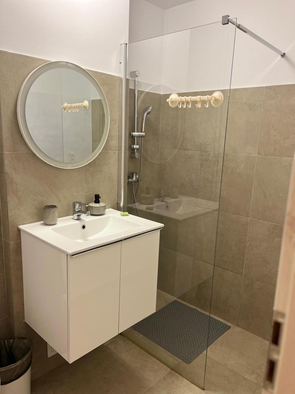 קריובה Apartament De Lux מראה חיצוני תמונה