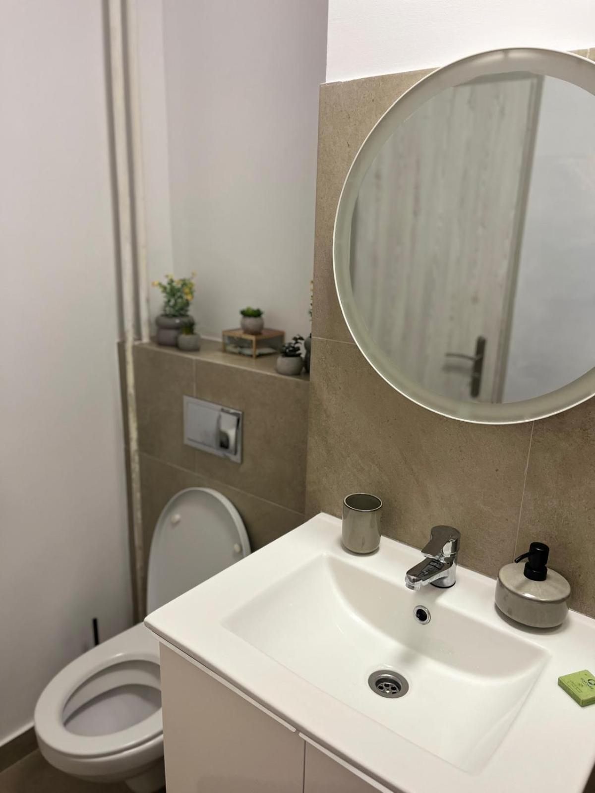 קריובה Apartament De Lux מראה חיצוני תמונה